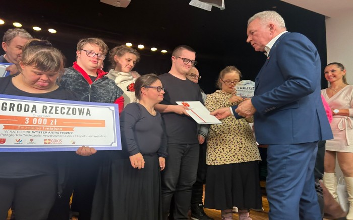 wręczanie nagród przez wójta