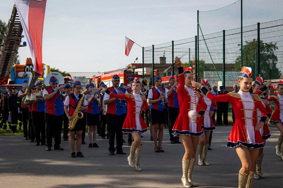maszerująca orkiestra dęta