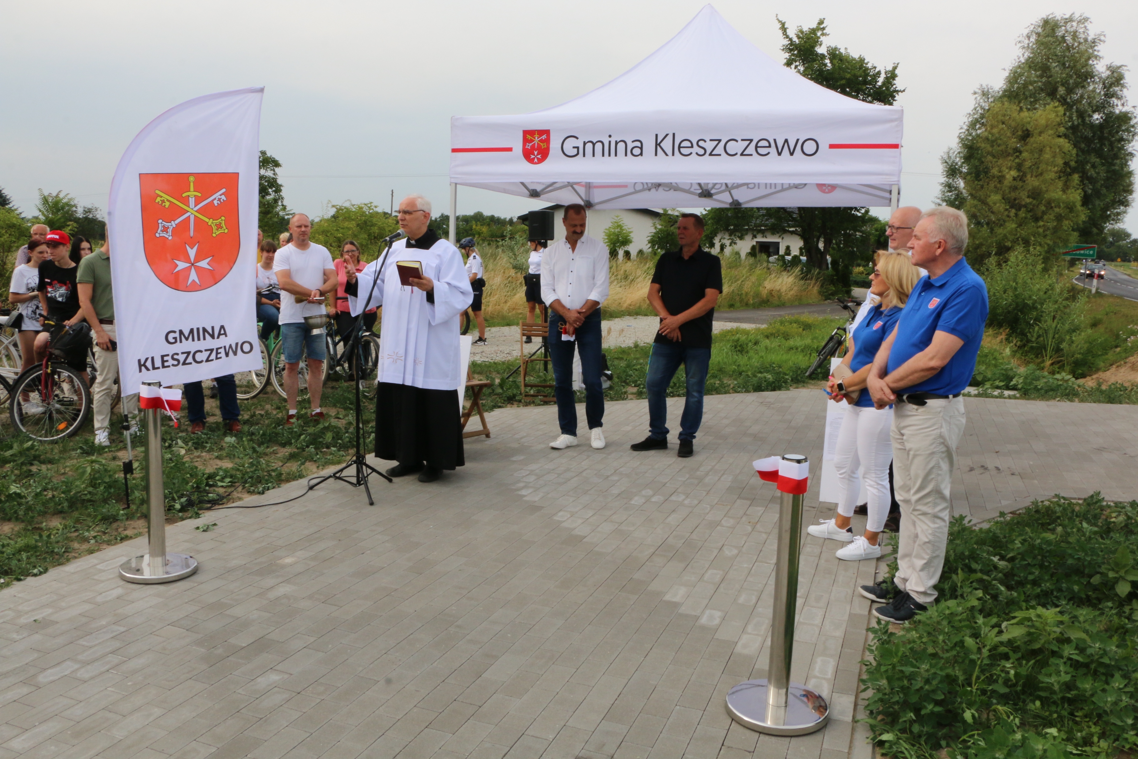 poświęcenie inwestycji przez księdza 