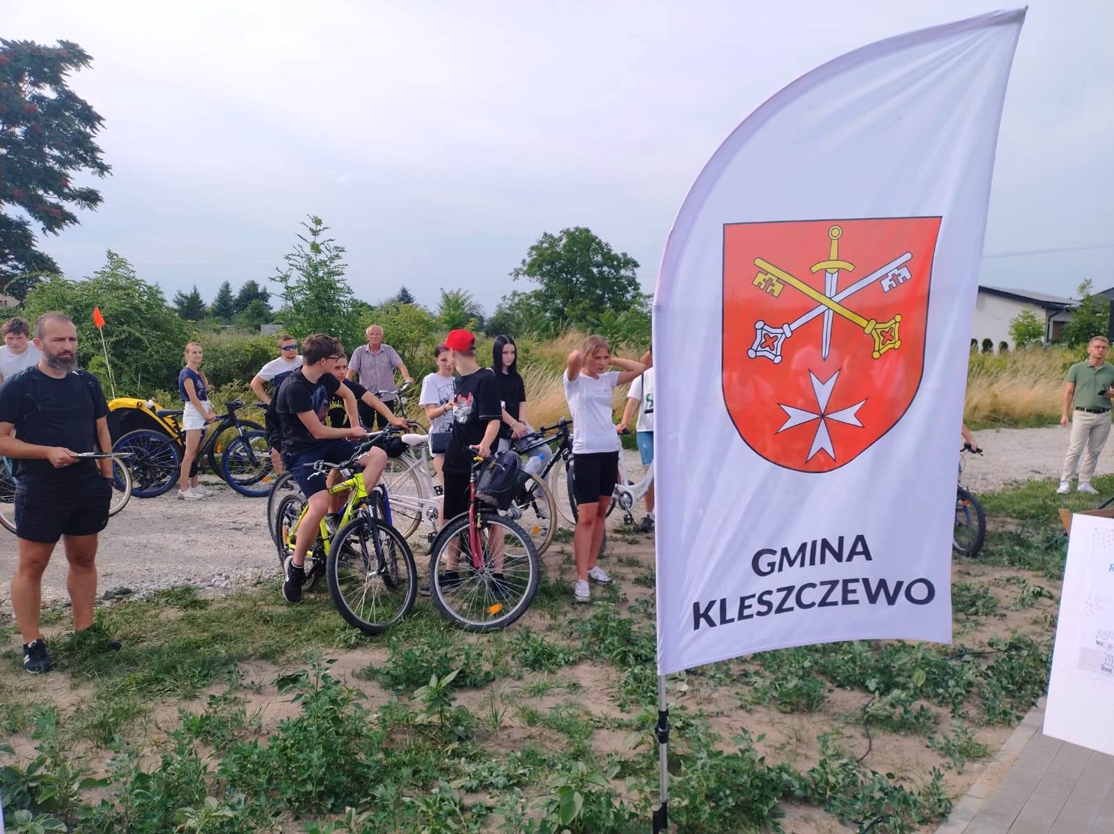 rowerzyści na trasie rajdu 