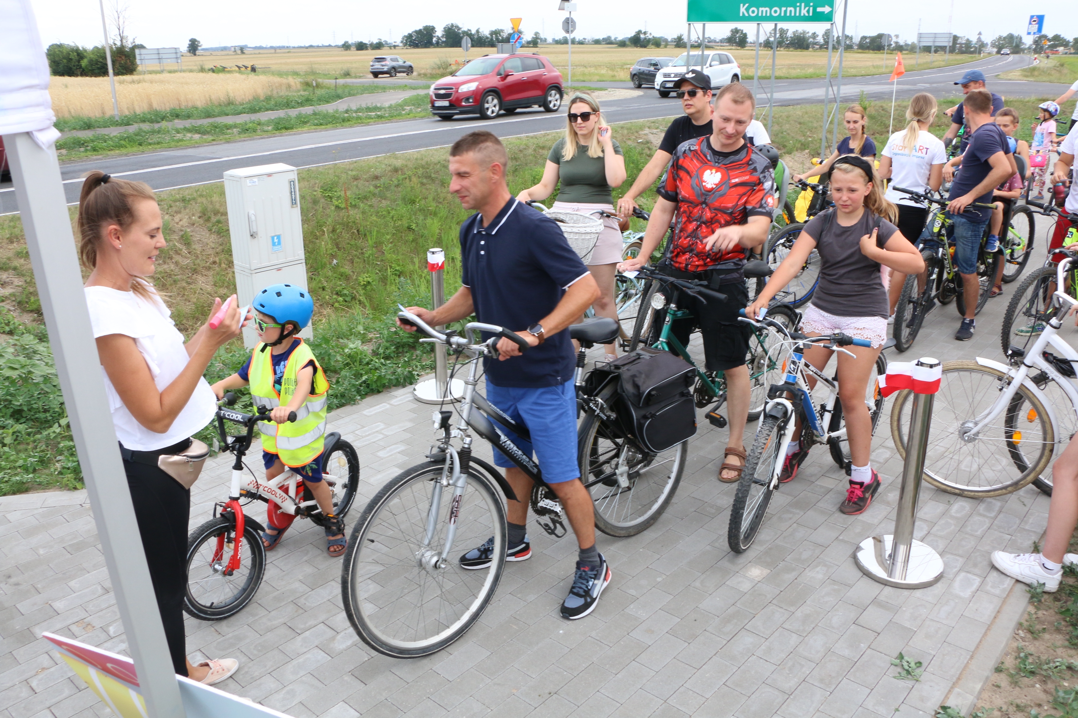 rowerzyści na starcie rajdu 