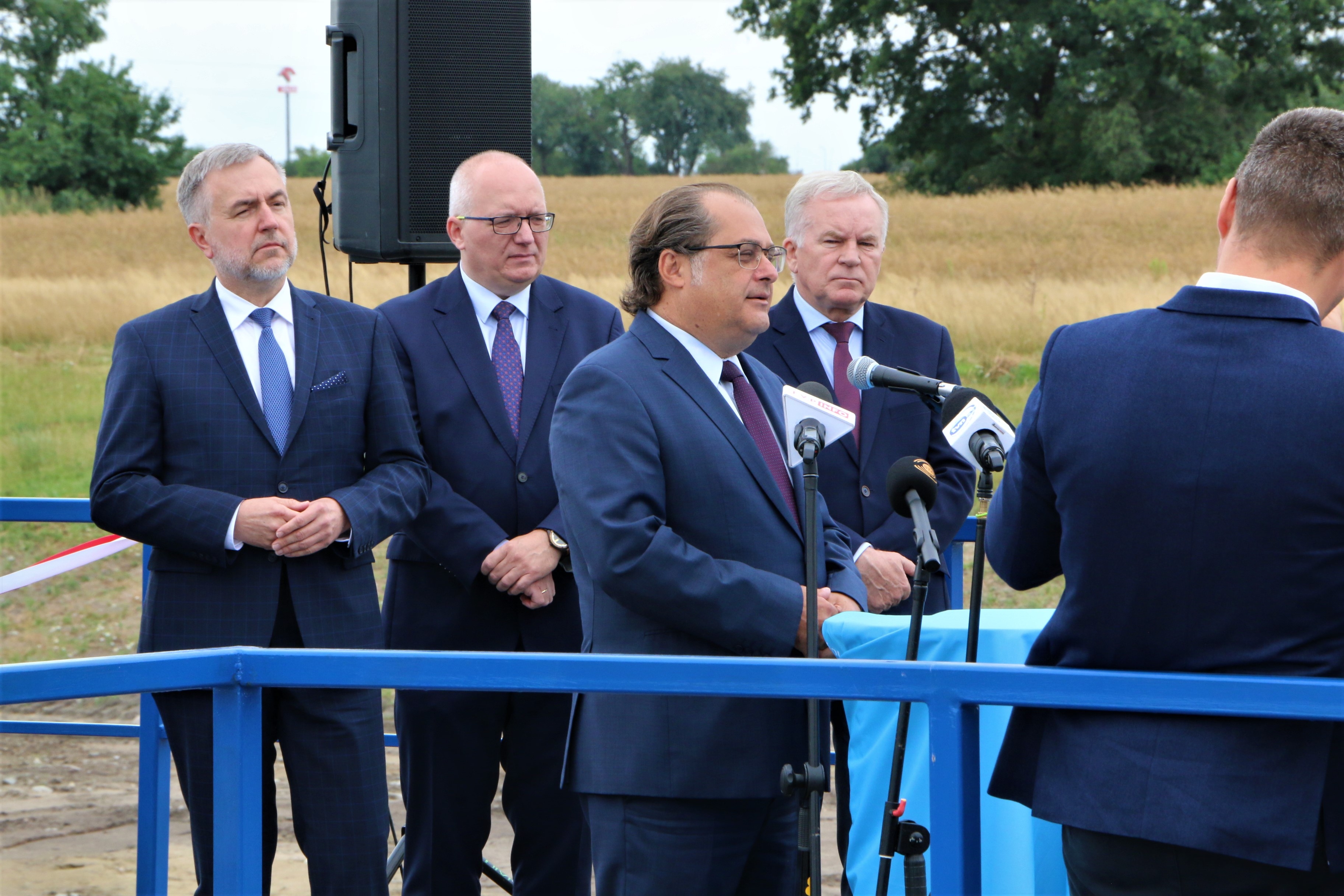 przemawia Sekretarz stanu, pełnomocnik rządu ds. gospodarki wodą oraz inwestycji w gospodarce morskiej i wodnej
