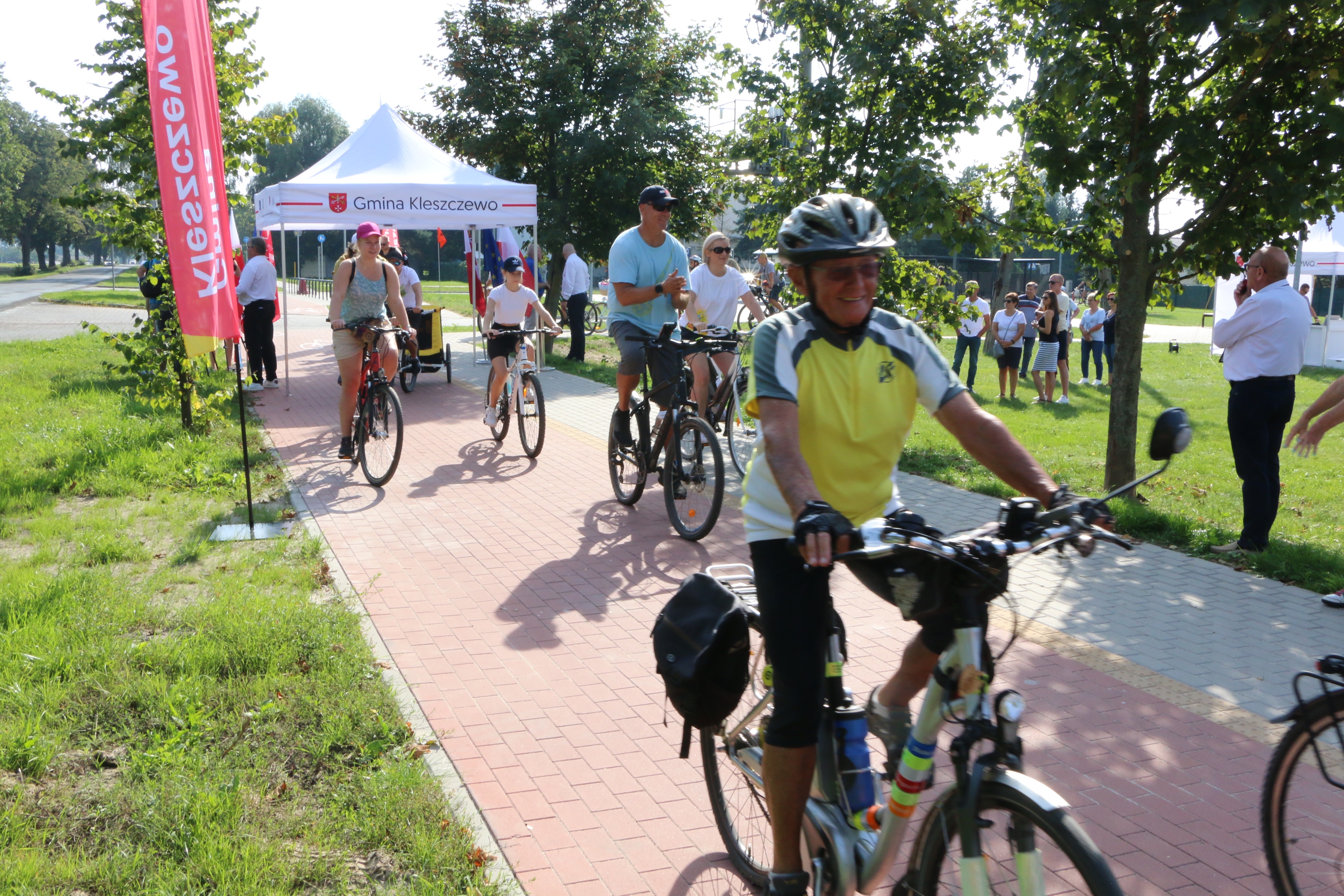 start rowerzystów, przejazd ścieżką rowerową 