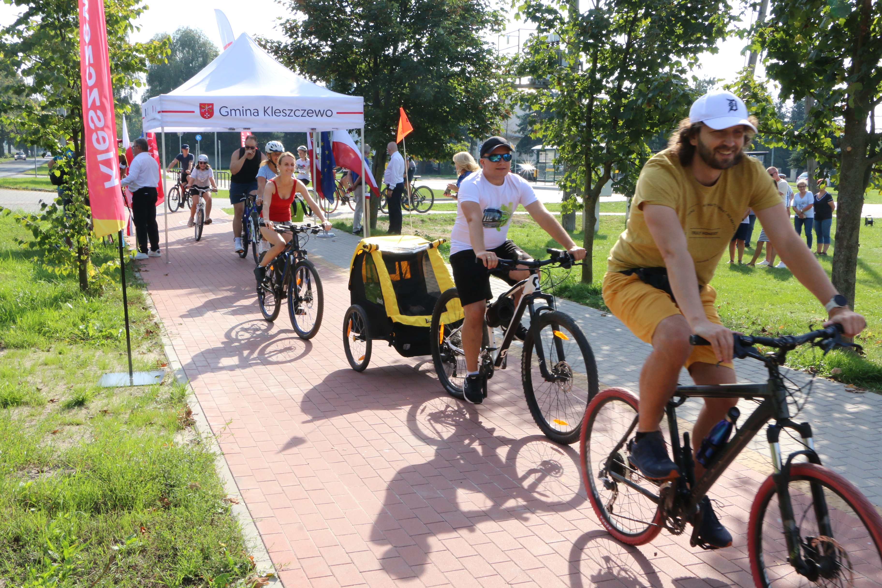 start rowerzystów, przejazd ścieżką rowerową 