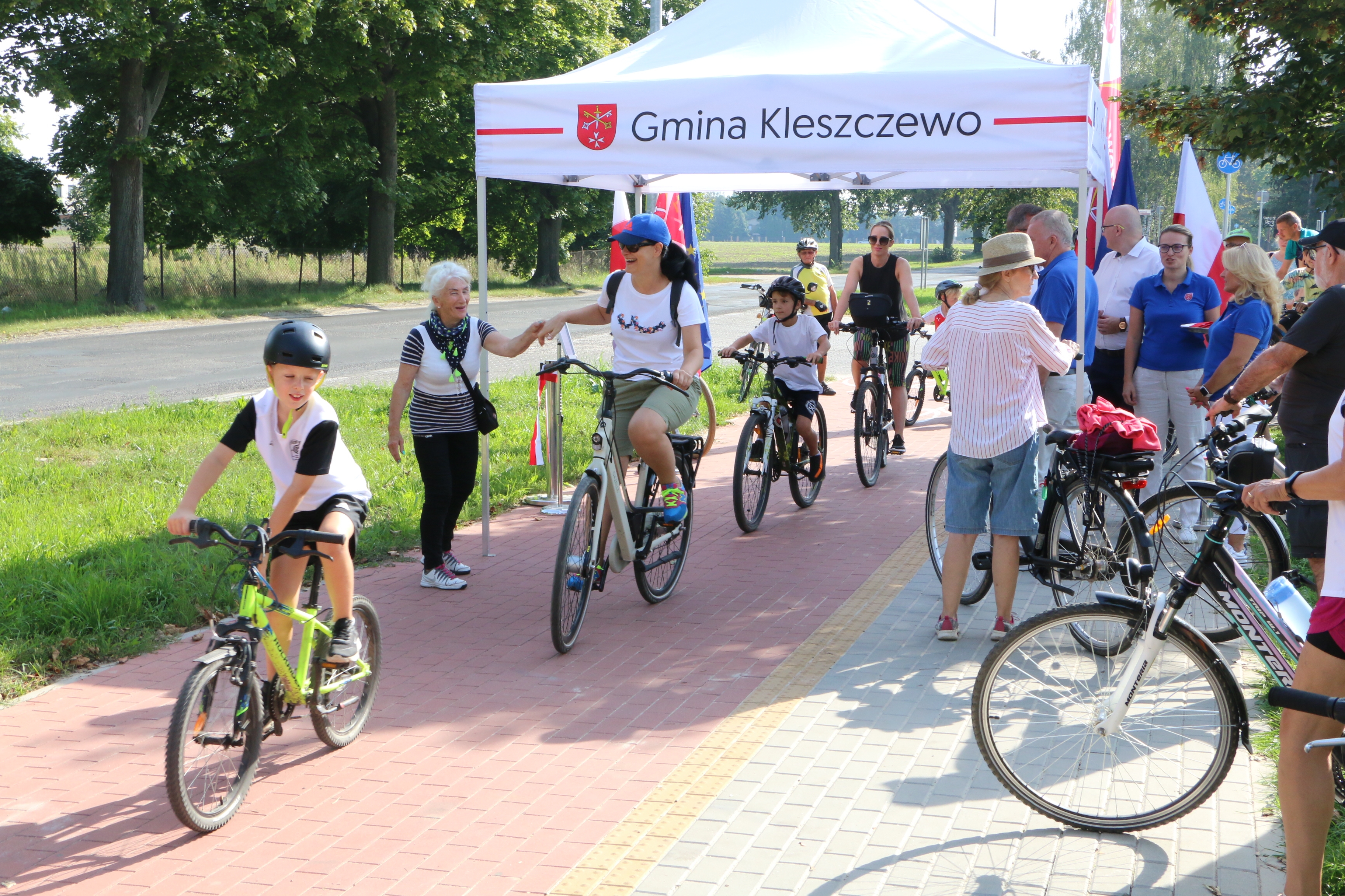 start rowerzystów, przejazd ścieżką rowerową 