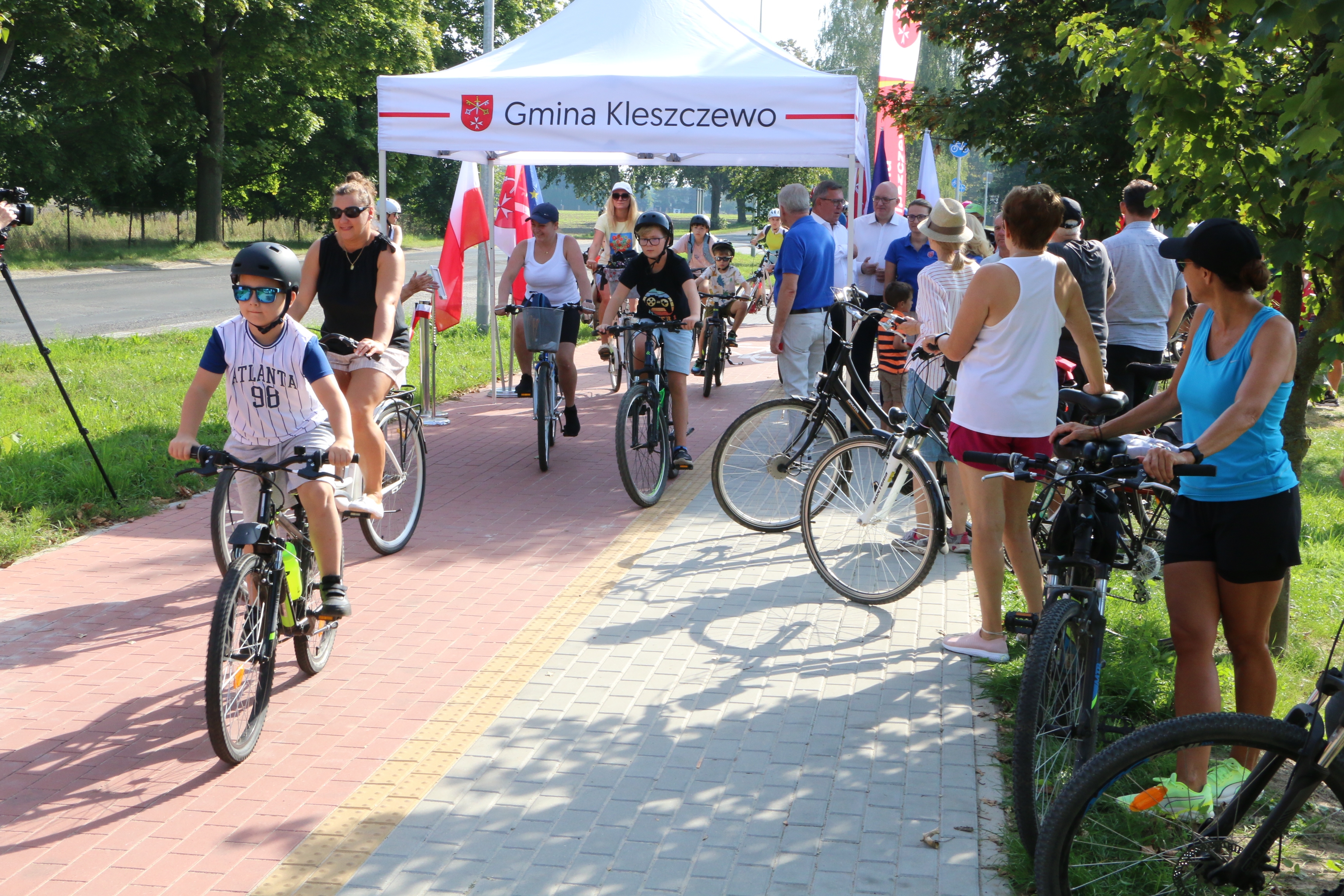 start rowerzystów, przejazd ścieżką rowerową 