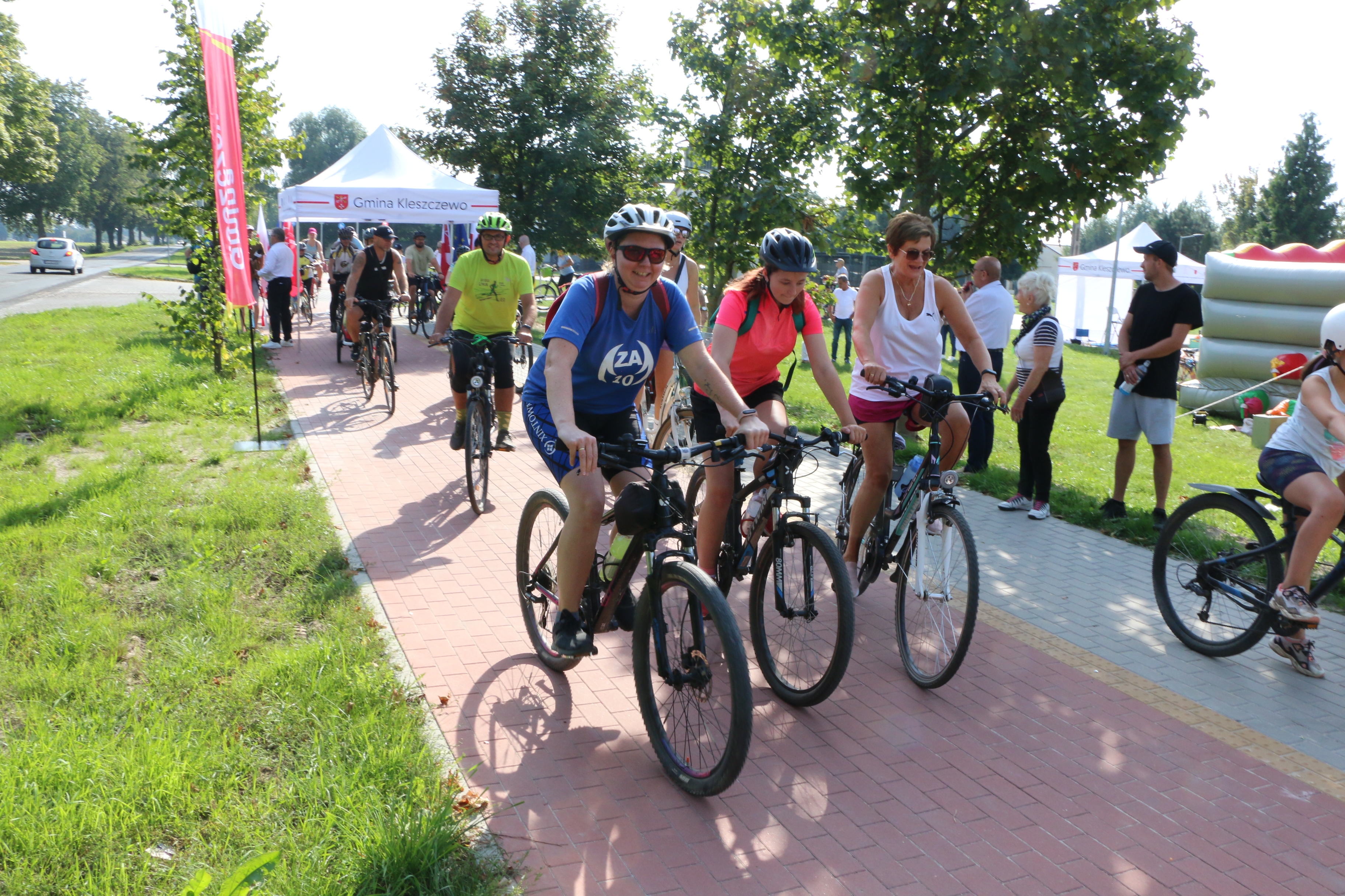 start rowerzystów, przejazd ścieżką rowerową 