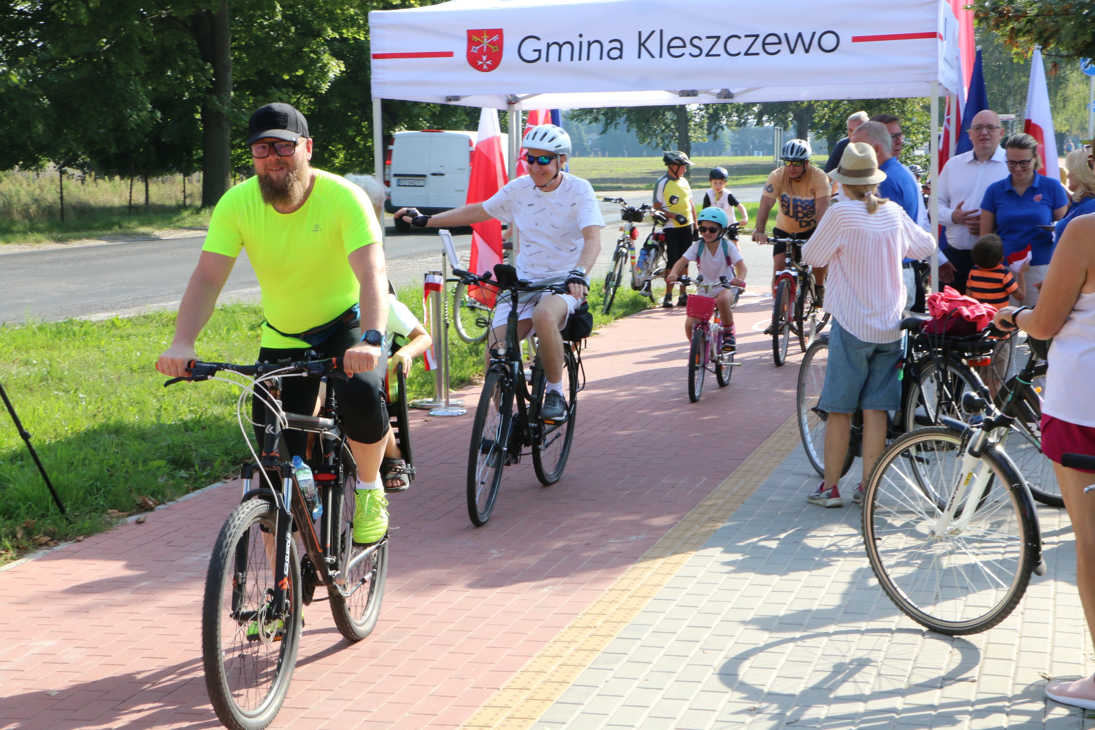 start rowerzystów, przejazd ścieżką rowerową 
