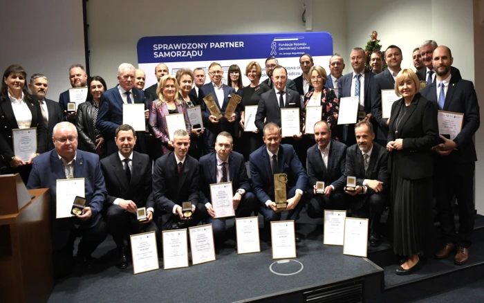 zdjęcie grupowe laureatów