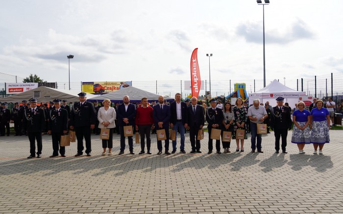 uroczystości na placu przy ZS Kleszczewo 