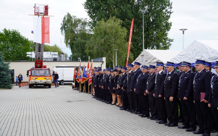 uroczystości na placu przy ZS Kleszczewo 