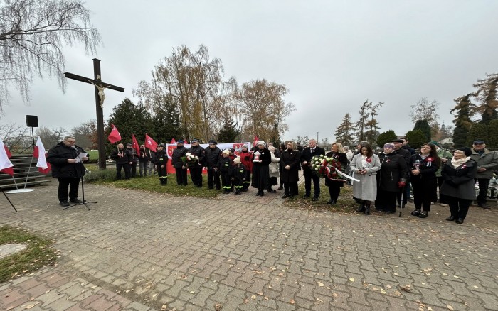 uroczystości przed Tablicą Pamiątkową na cmentarzu w Tulcach 