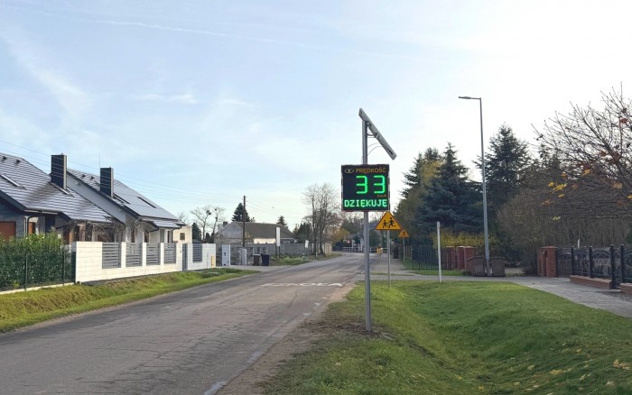 urządzenie przy drodze w Ziminie okolice szkoły
