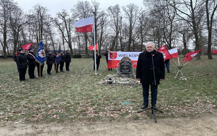 złożenie kwiatów i przemówienia przy płycie pamiątkowej poświęconej Powstańcom w Gowarzewie