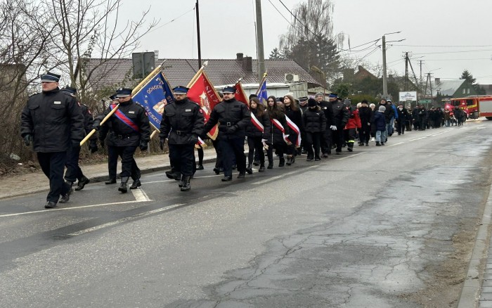 przemarsz ulicami Tulec 