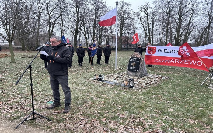 złożenie kwiatów i przemówienia przy płycie pamiątkowej poświęconej Powstańcom w Gowarzewie