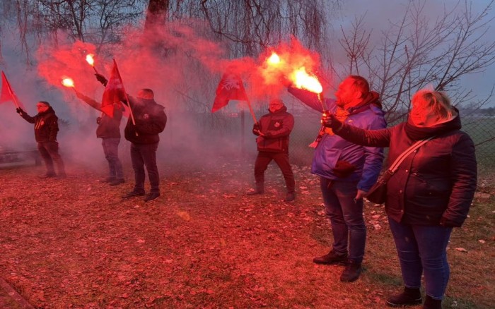 złożenie kwiatów i przemówienia przy płycie pamiątkowej poświęconej Powstańcom  w Gowarzewie