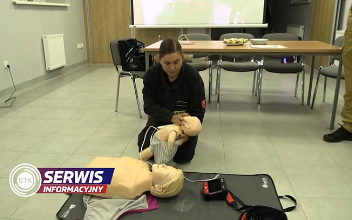 TRWAJĄ SZKOLENIA Z PIERWSZEJ POMOCY I OBSŁUGI DEFIBRYLATORA AED