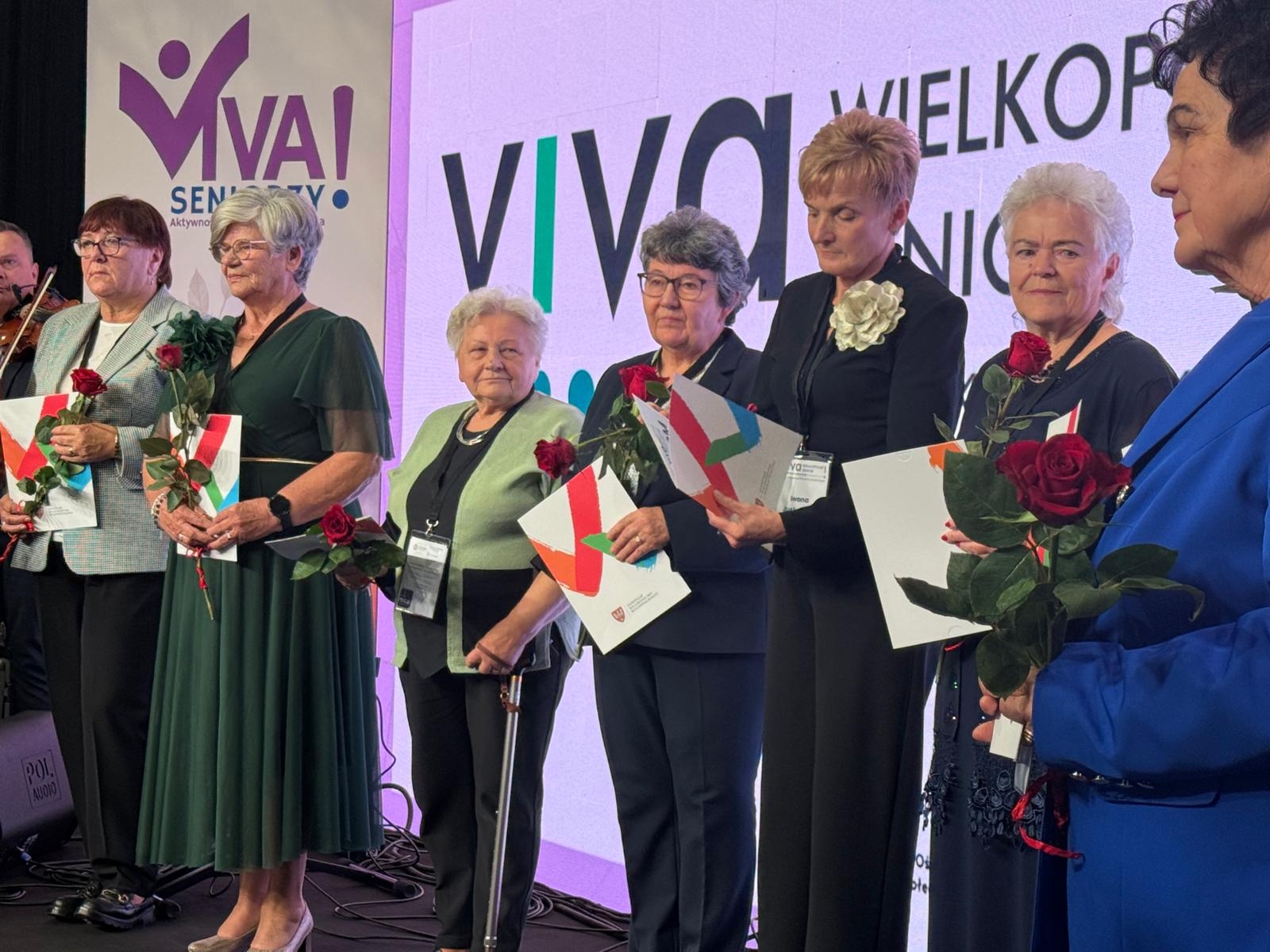 wręczenie dyplomów wyróżnionym w konkursie