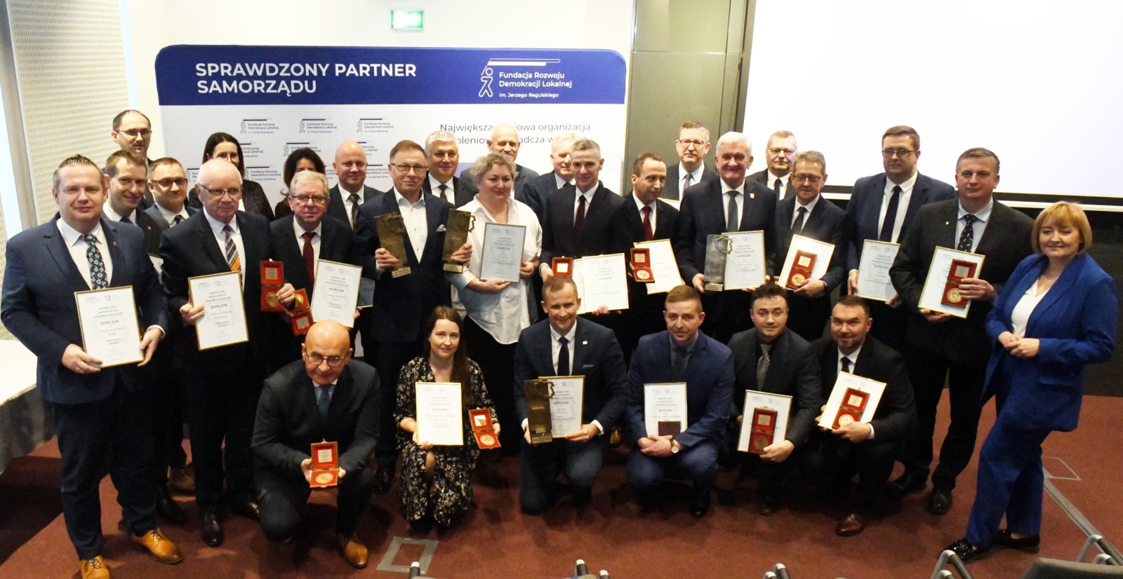 zdjęcie grupowe laureatów