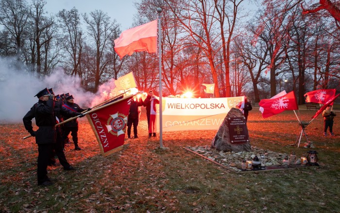złożenie kwiatów i przemówienia przy płycie pamiątkowej poświęconej Powstańcom w Gowarzewie