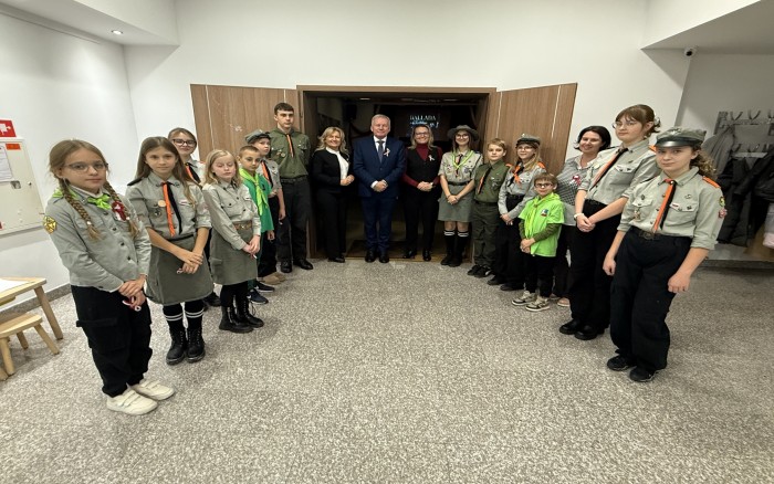Zuchy 6. GZ "Leśne Gawroszki" z Kleszczewa rozdają kotyliony 