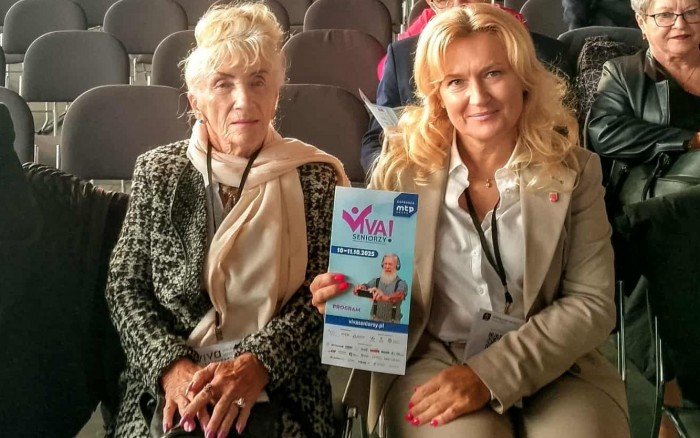 Pani Mirosława Rutkowska i Ewa Iczakowska w oczekiwaniu na rozpoczęcie Gali