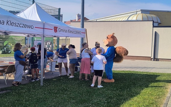 stoisko gminne - wymiana elektrośmieci na rośliny 