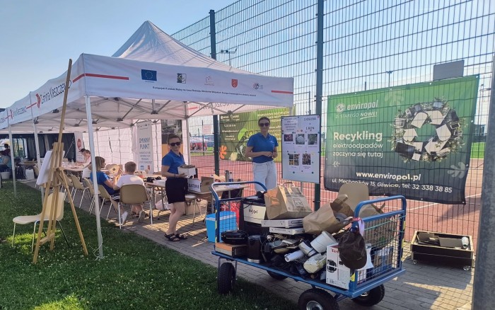 stoisko gminne - wymiana elektrośmieci na rośliny 