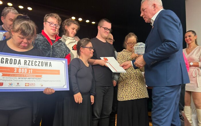 wręczanie nagród przez wójta