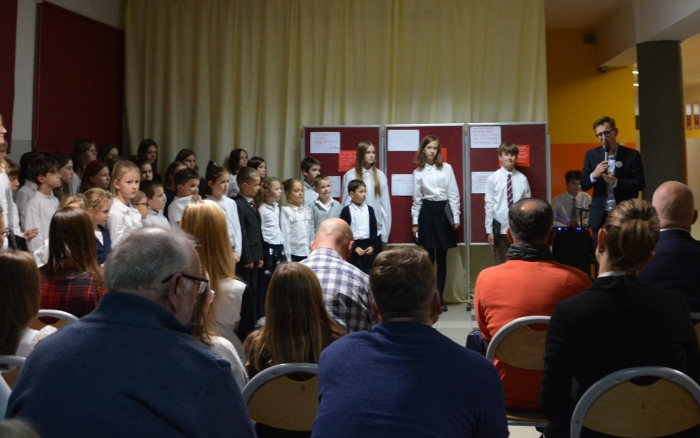 Wieczornica w Zespole Szkół w Tulcach z okazji Dnia Niepodległości - przemówienie Dyrektora szkoły