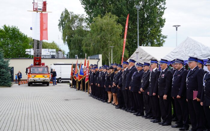uroczystości na placu przy ZS Kleszczewo 
