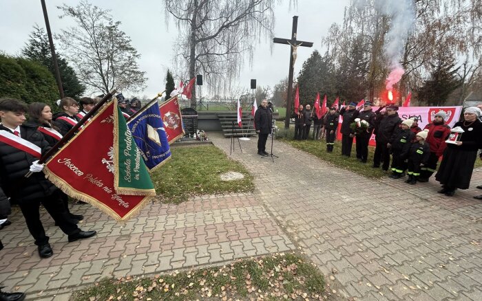 uroczystości przed Tablicą Pamiątkową na cmentarzu w Tulcach 
