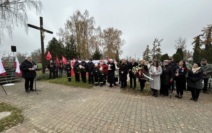 uroczystości przed Tablicą Pamiątkową na cmentarzu w Tulcach 