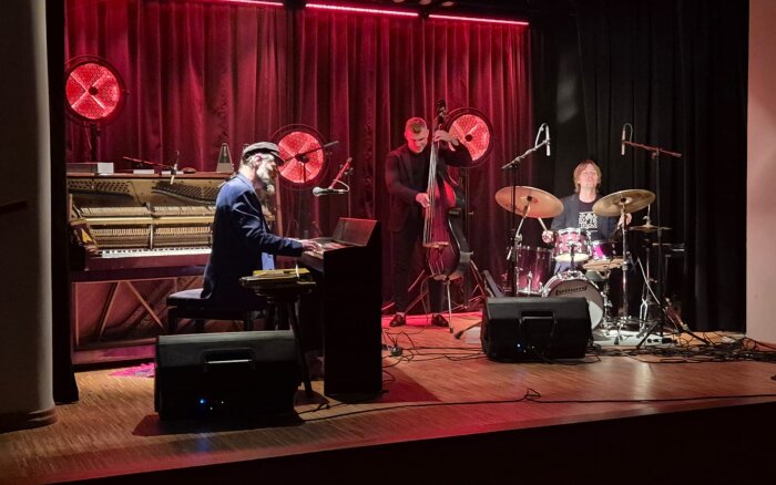  koncert Ares Chadzinikolau z Greek Jazz Trio