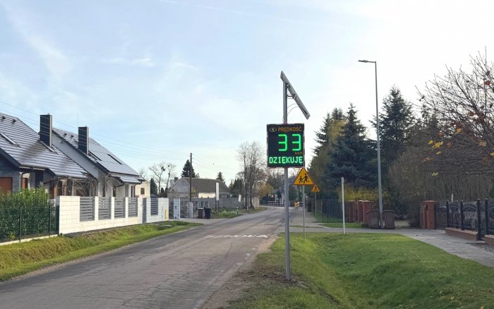 urządzenie przy drodze w Ziminie okolice szkoły