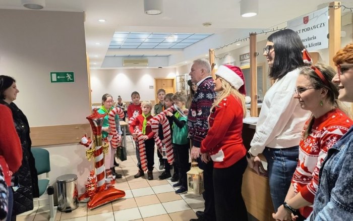 Przekazanie Światełka Pokoju przez Zuchów 