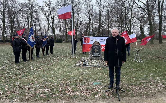 złożenie kwiatów i przemówienia przy płycie pamiątkowej poświęconej Powstańcom w Gowarzewie