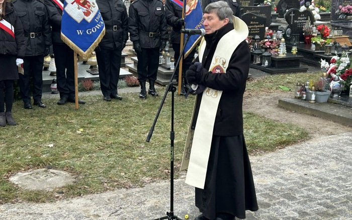 złożenie kwiatów i przemówienia przy płycie pamiątkowej poświęconej Powstańcom na cmentarzu w Tulcach