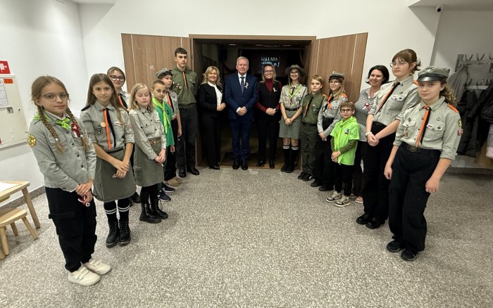 Zuchy 6. GZ "Leśne Gawroszki" z Kleszczewa rozdają kotyliony 