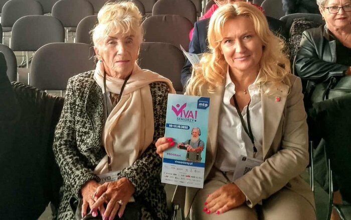Pani Mirosława Rutkowska i Ewa Iczakowska w oczekiwaniu na rozpoczęcie Gali