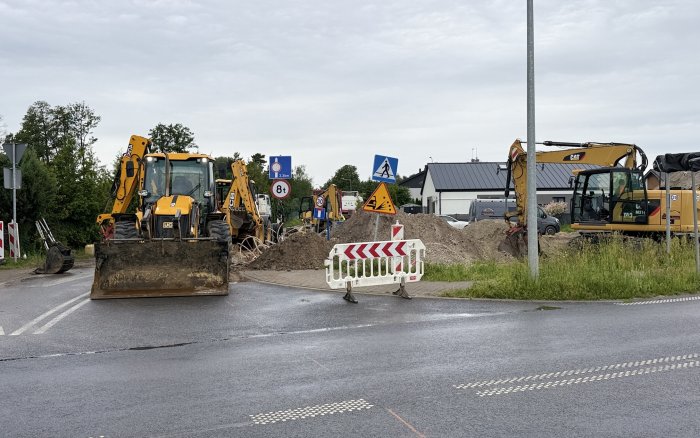 maszyny budowlane na drodze 