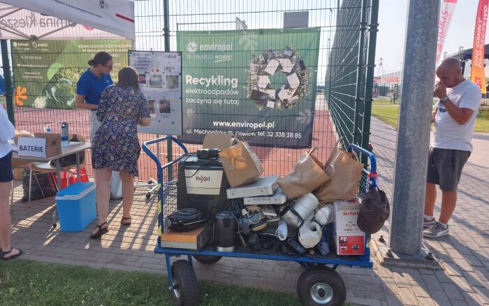 stoisko gminne - wymiana elektrośmieci na rośliny 