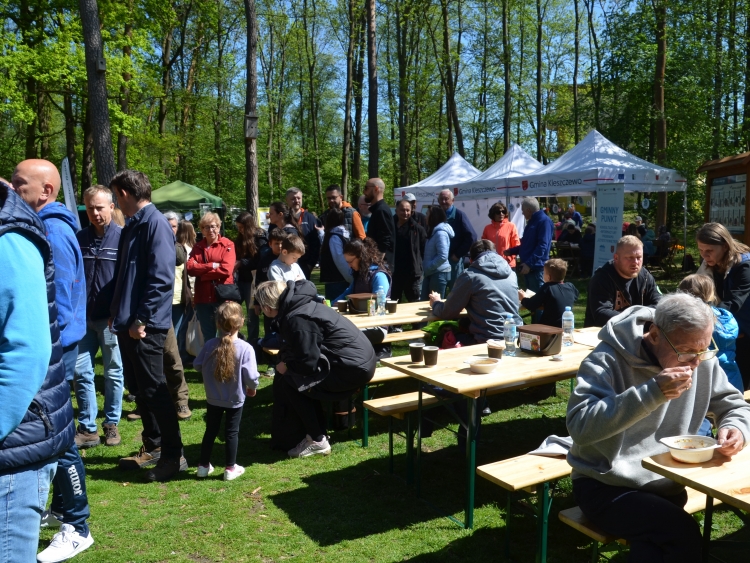 15_sprzątanie_lasu_tuleckiego_fot. J. Borowski